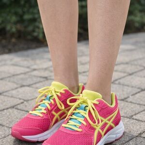 ASICS Jolt 3 size 5 NWT